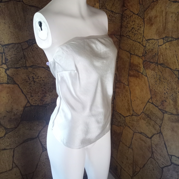 Black Tape_ Cream Strapless Top - Picture 4 of 4